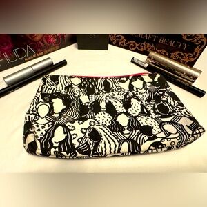 ❤️MAKEUP BAG❤️BLACK & WHITE DECORATION❤️